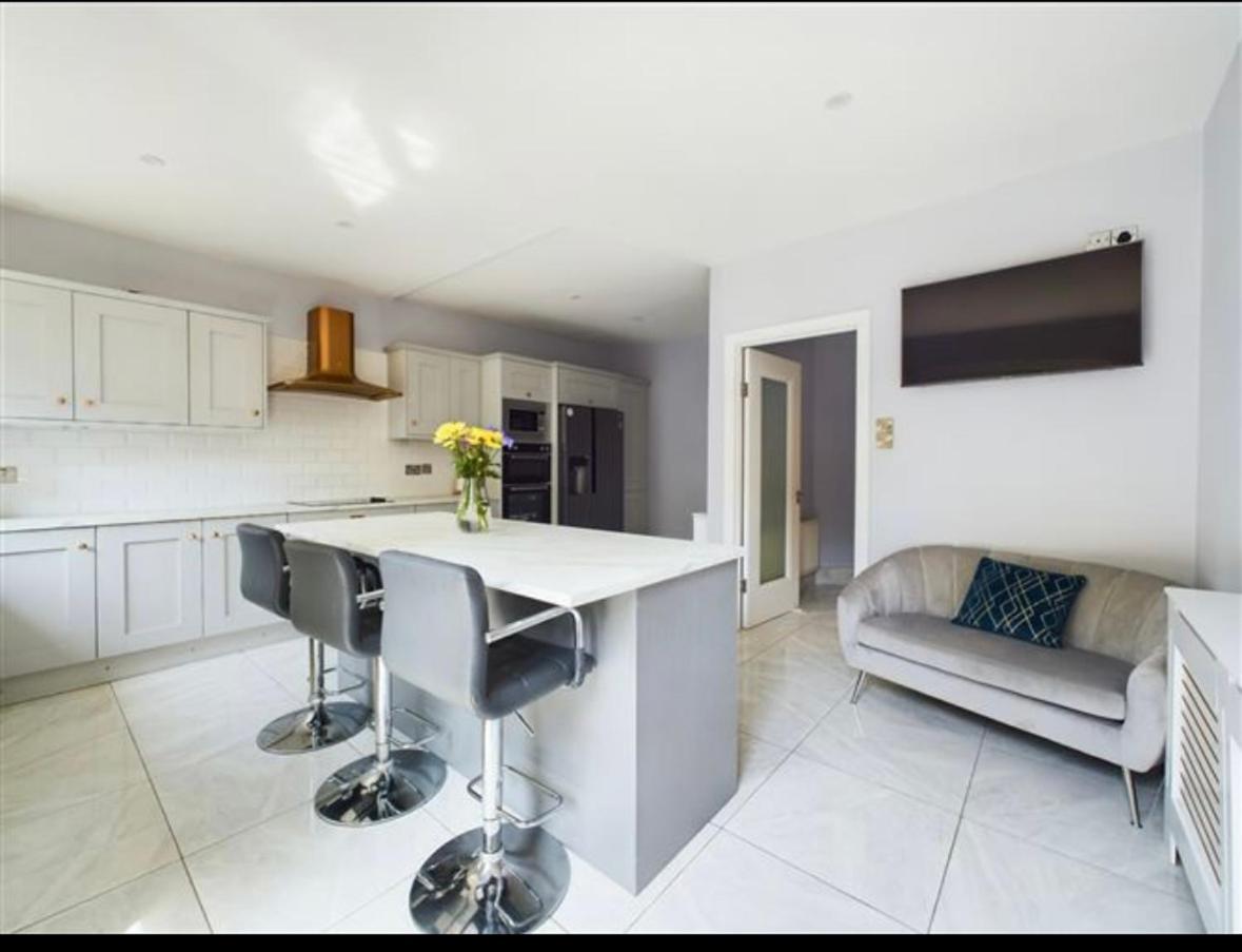 Deluxe Dwelling - 15 Mins From Cork City/Airport 아파트 외부 사진